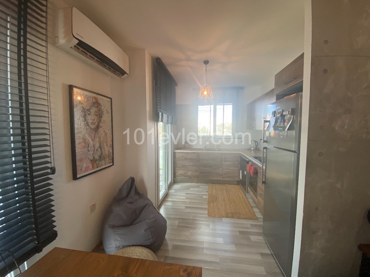 Girne merkezde satılık 3+1 daire ( yarı EŞYALI) 3+1 apartment for sale (semi-furnished)