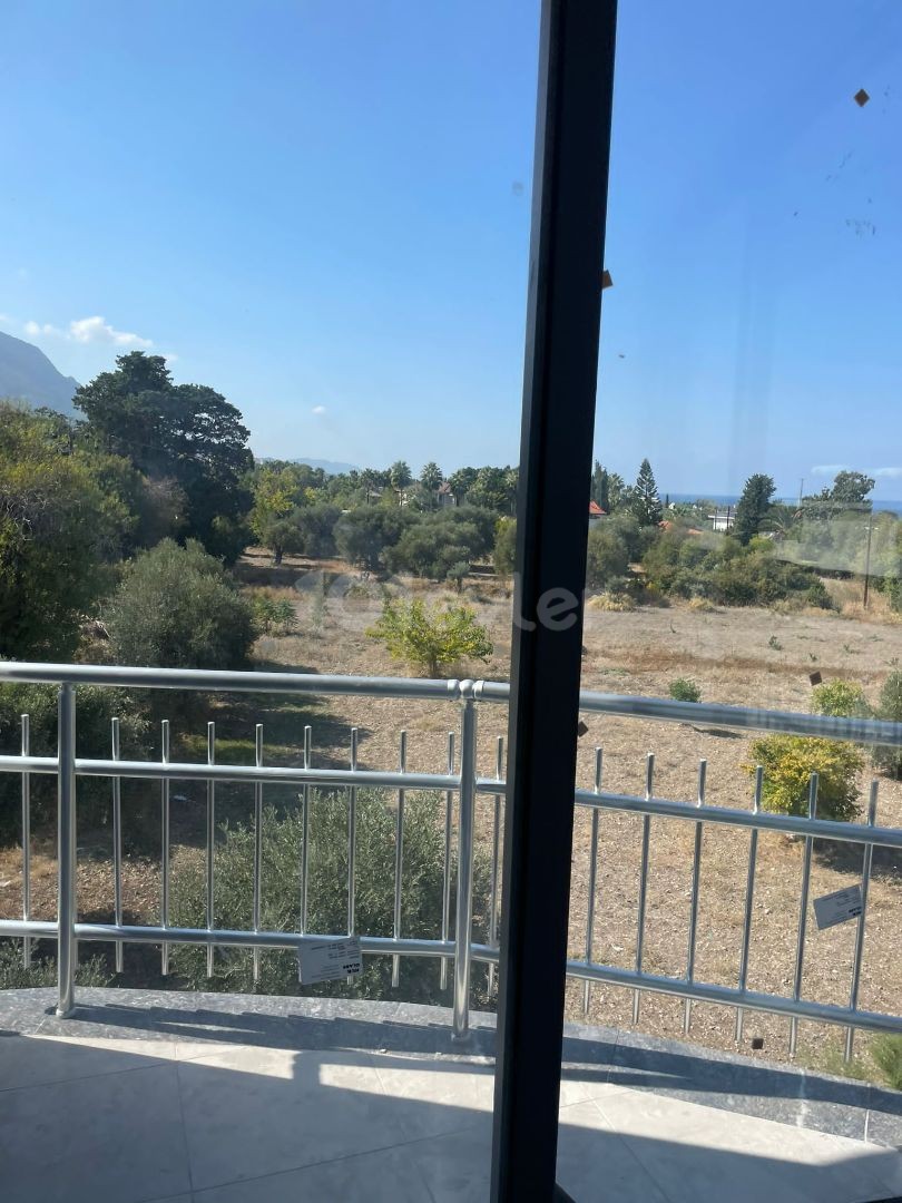 2+1 Flat for sale in Kyrenia Lapta 80m2 LUXURY