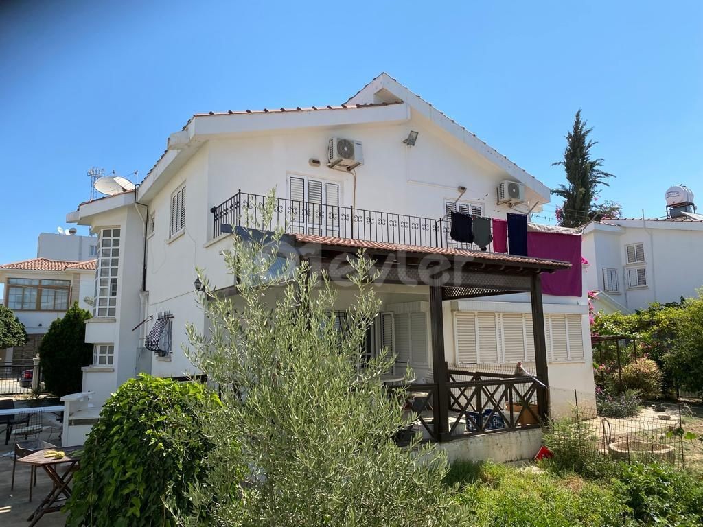 Luxuriöse 4+1-Villa zum Verkauf in Nikosia Yenikent