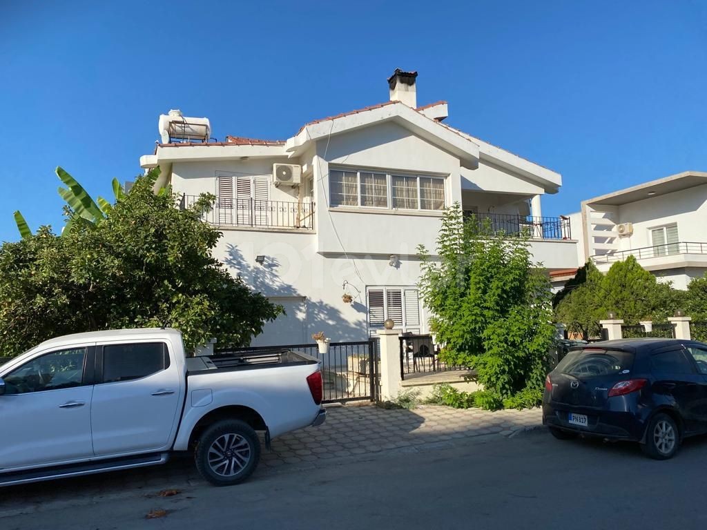 Luxuriöse 4+1-Villa zum Verkauf in Nikosia Yenikent