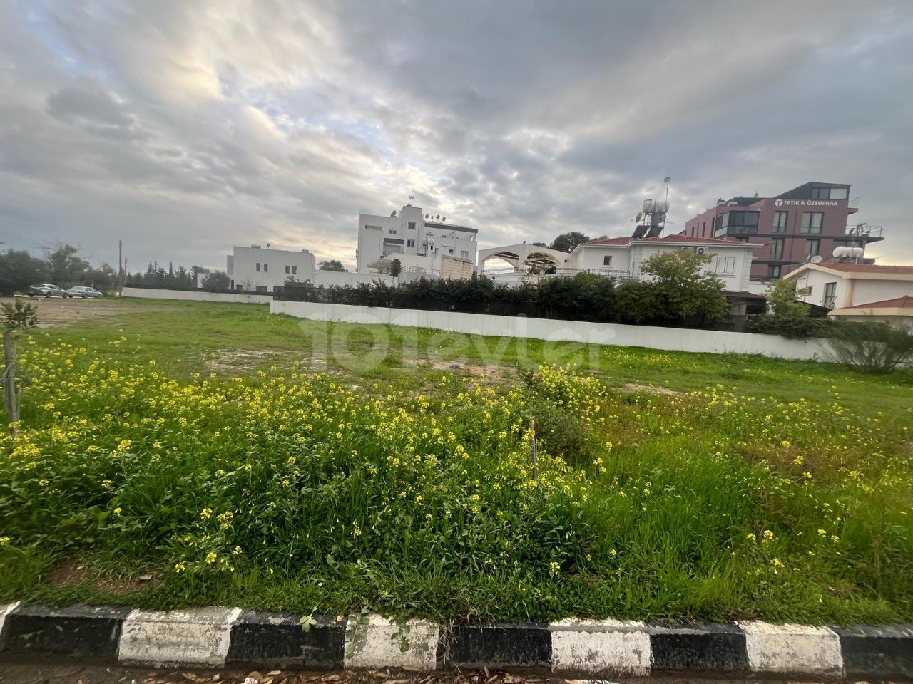 Land suitable for Gallery with commercial permit in the center of Ortaköy