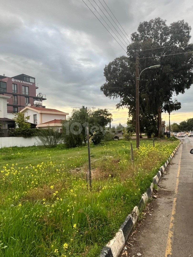 Land suitable for Gallery with commercial permit in the center of Ortaköy