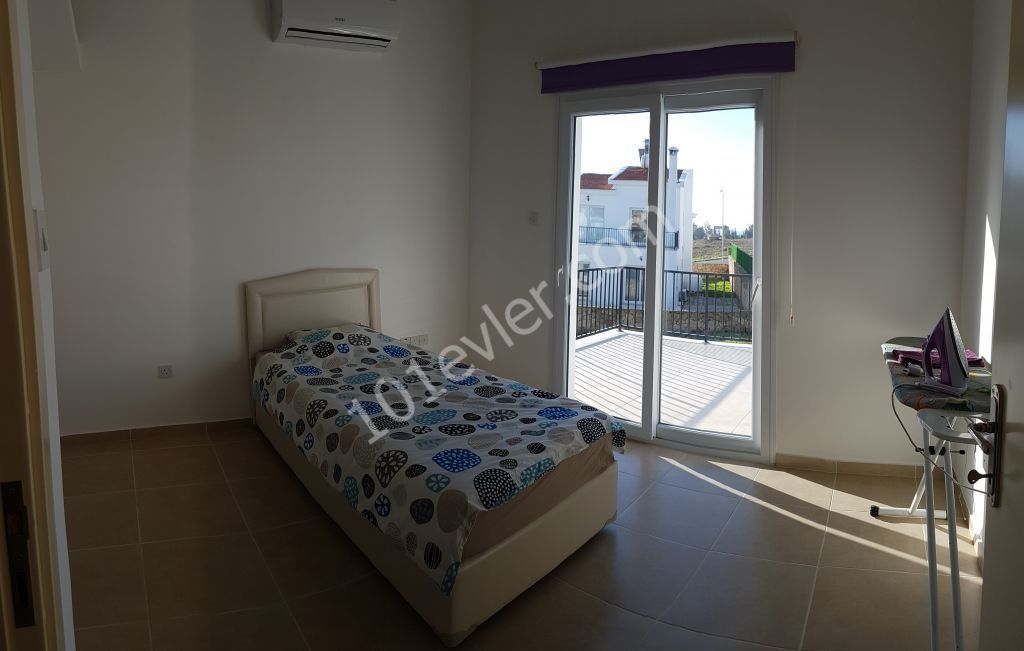 205M2 3 SCHLAFZIMMER DUPLE LLOGARA VILLA ** 