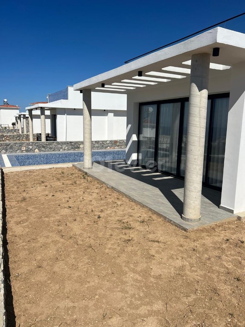 Esentepe 'te tamamen sıfır tek katlı, özel havuzlu, modern villa!