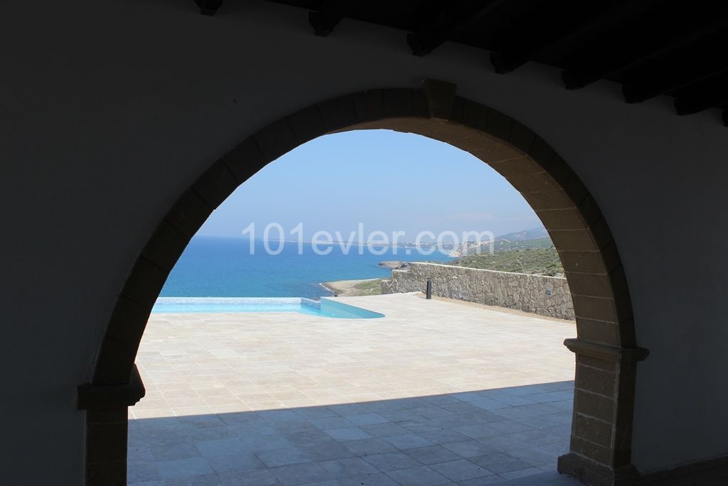 Magnificent Villa for sale with views of nature and the Sea ** 