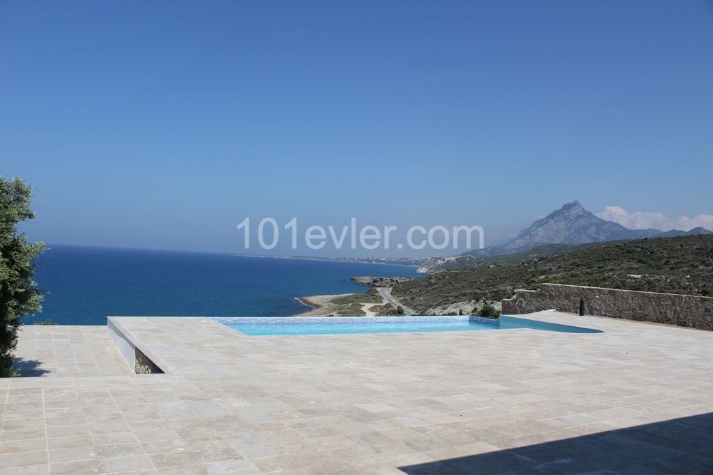 Magnificent Villa for sale with views of nature and the Sea ** 