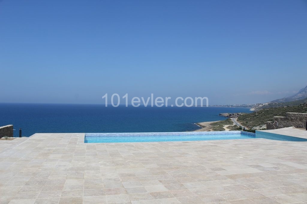 Magnificent Villa for sale with views of nature and the Sea ** 