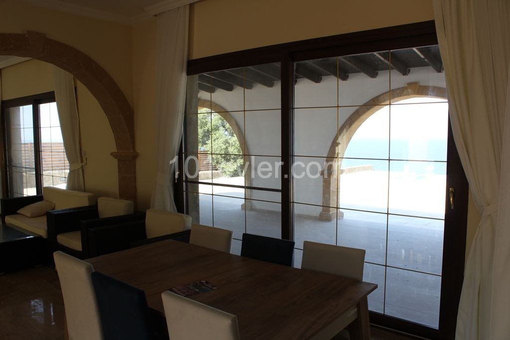 Magnificent Villa for sale with views of nature and the Sea ** 