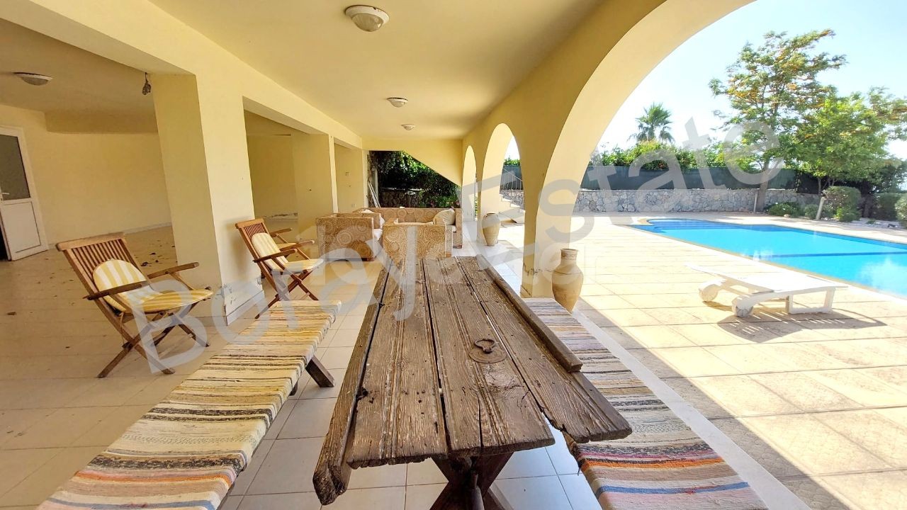 4+1 300m2 villa with pool 