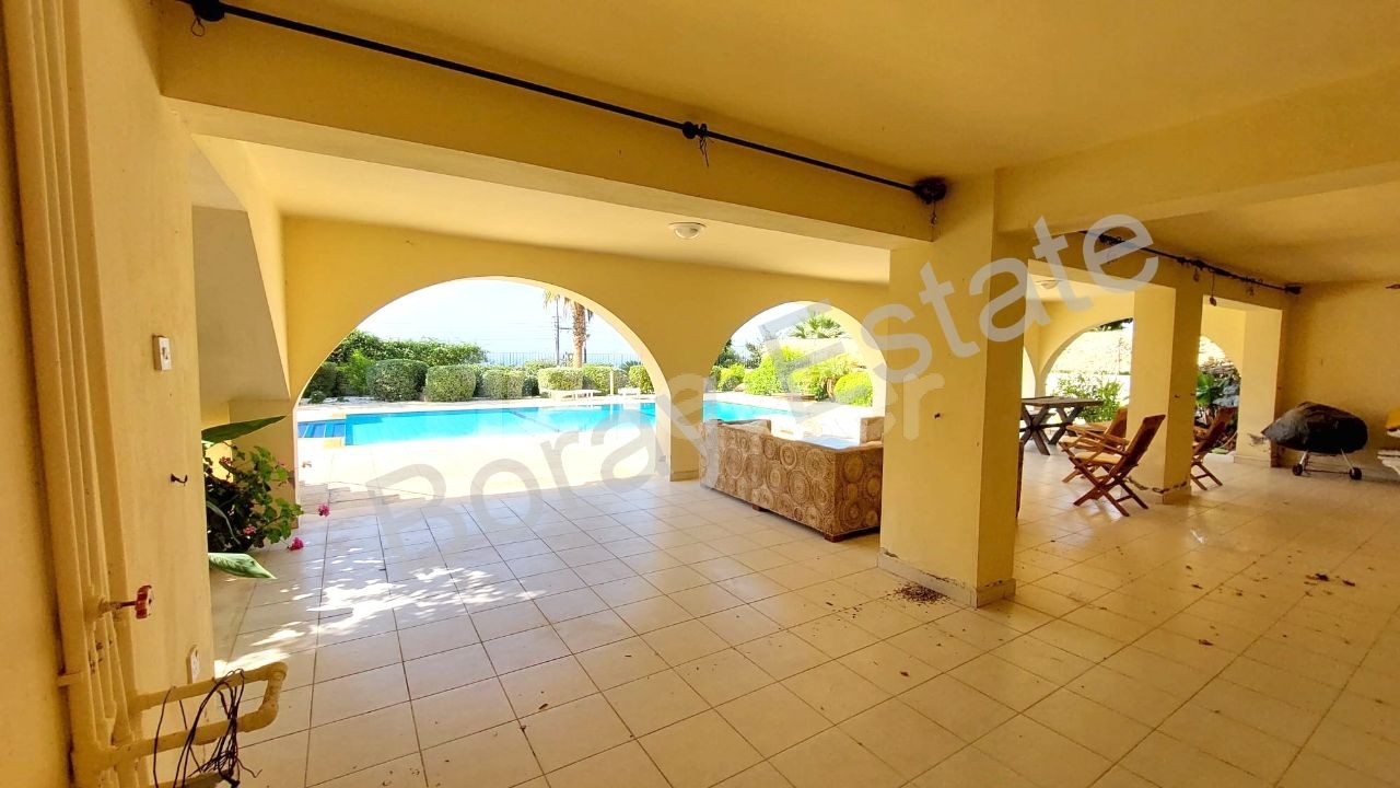 4+1 300m2 villa with pool 