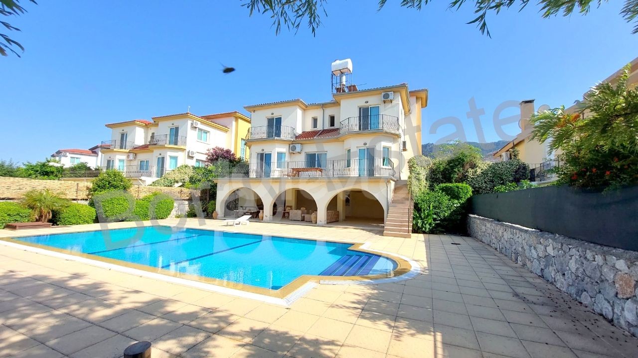 4+1 300m2 villa with pool 