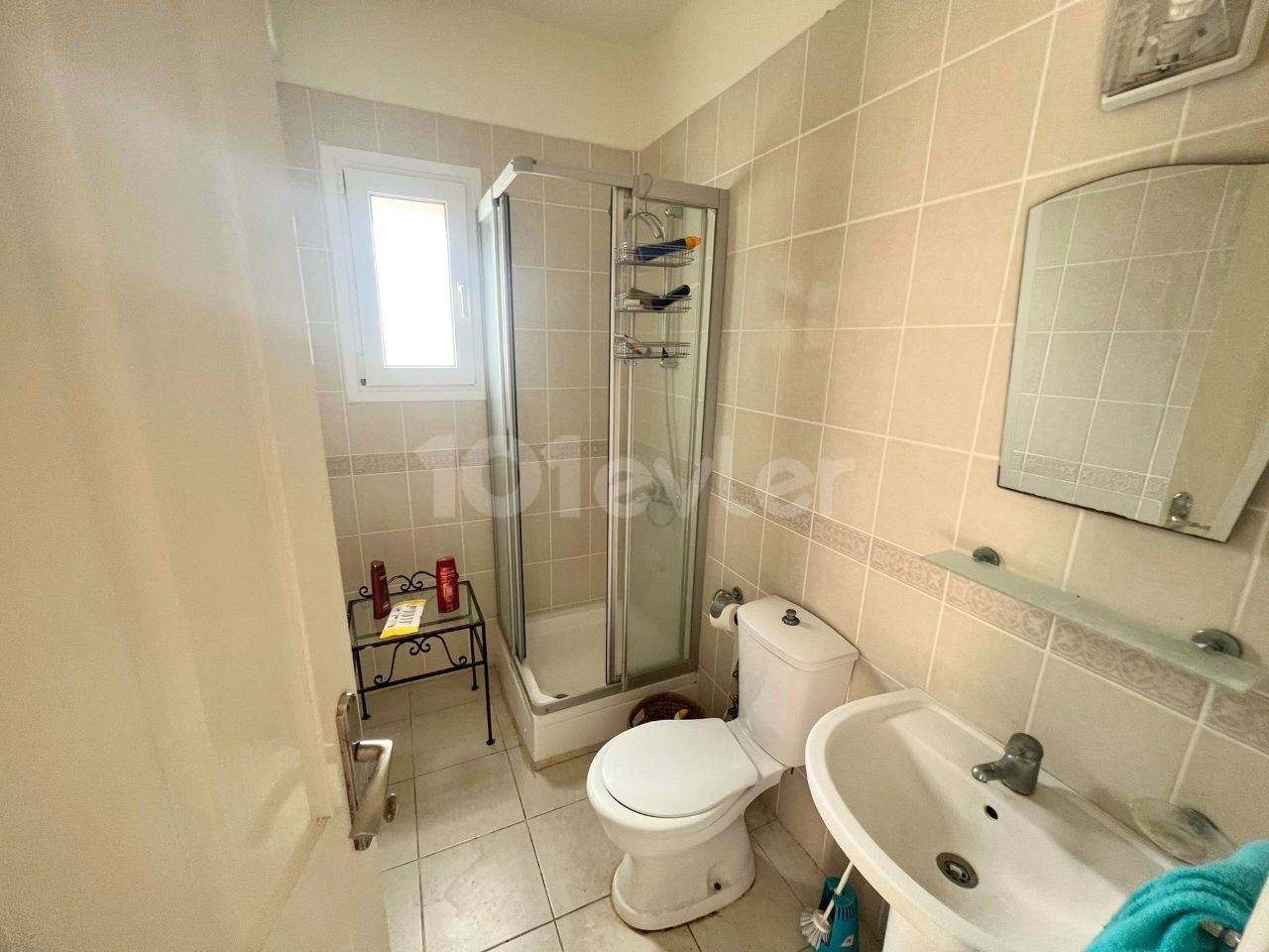 2 evlek 2000ay2 arazi içinde 4+1 300m2 havuzlu villa