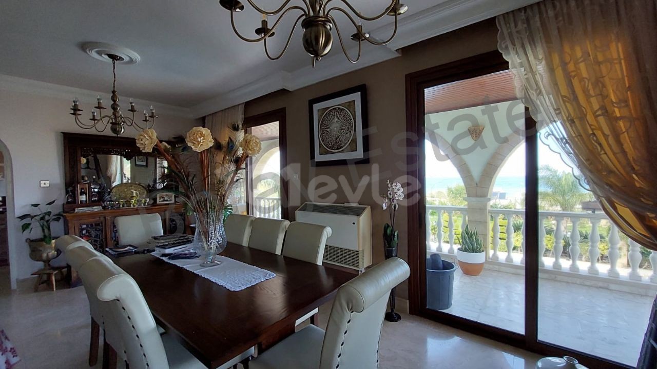 Magnificent Turkish villa with mountain and sea views in Kyrenia Lapta region * ** 