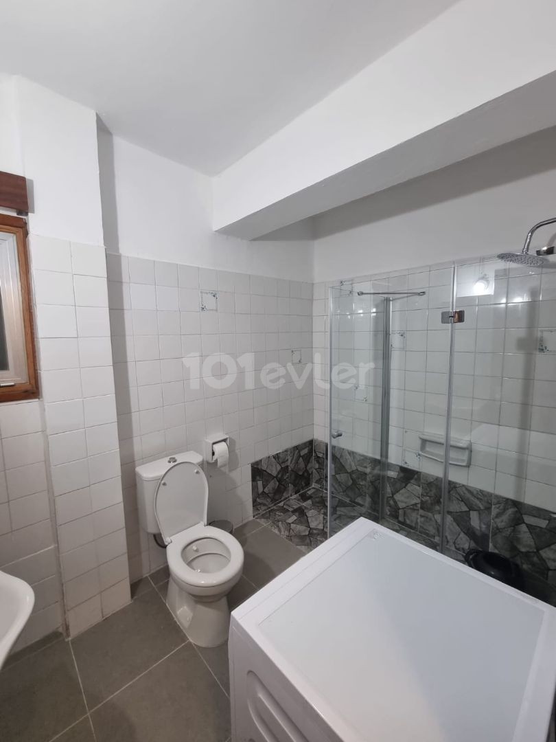 Girne'de denize sıfır kiralık çok güzel 3+1 daire