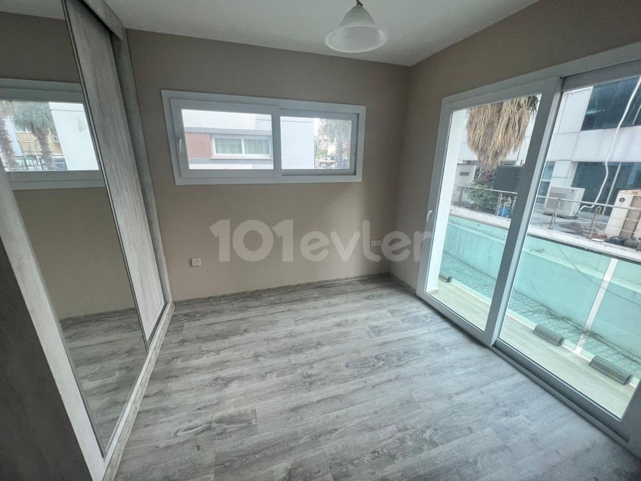 Flat For Sale in Aşağı Girne, Kyrenia