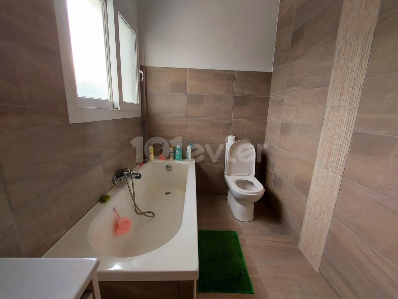 1800m2 arazi icinde 3+1 havuzlu villa + 2+1 yardimci tas ev + sauna odasi