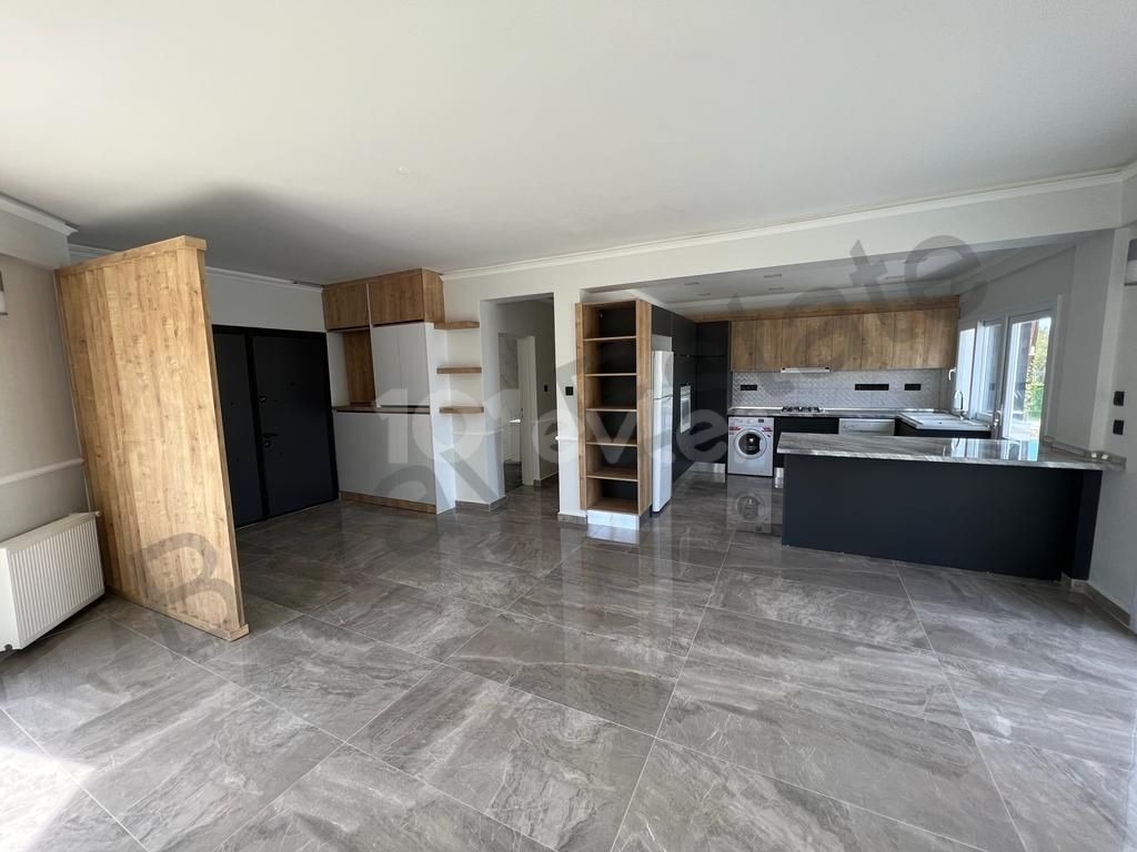 1650m2 arazi içinde toplamda 3 ayrı bina