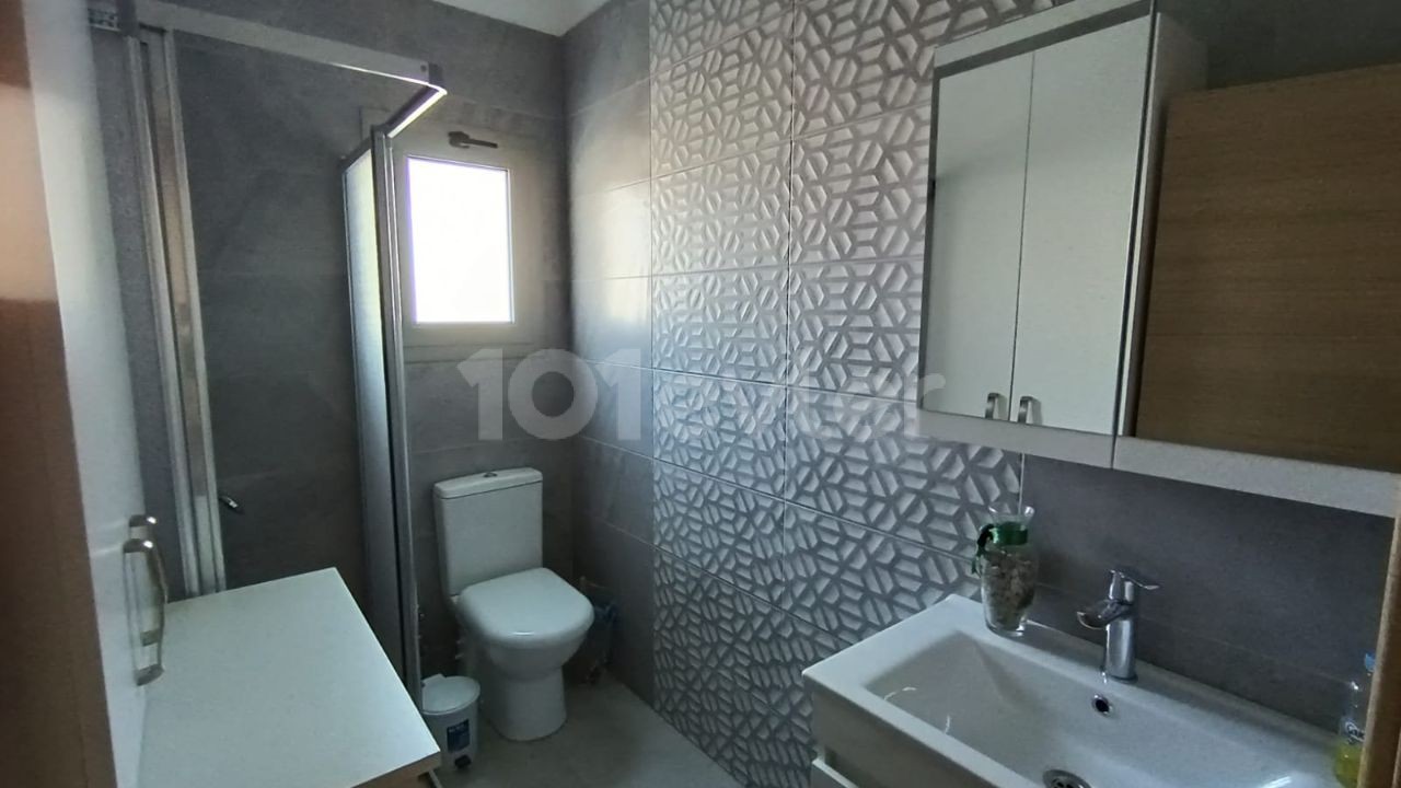Квартира с новой отделкой и новой мебелью для аренды в центре Кирении