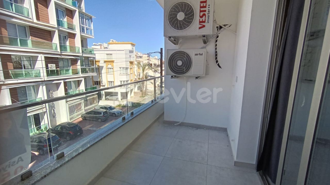 Girne Merkezde yeni bitmiş yeni eşyaları ile kıralık daire