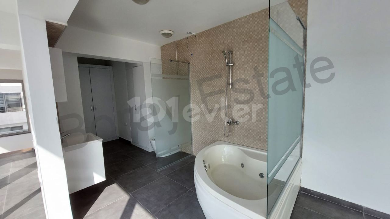 Penthouse with 2 bedrooms for sale in Kyrenia Center