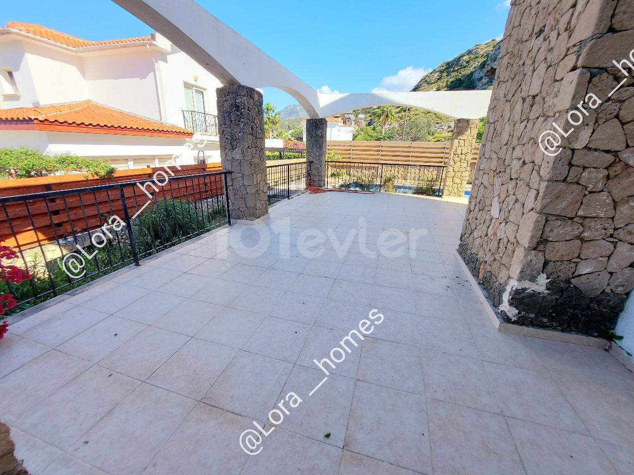 2+1 VILLA WITH STUNNING MOUNTAIN AND SEA VIEW IN ALSANCAK, NORTH CYPRUS.   WITH POSSIBILITY TO ADD MORE ROOM OR ENLARGE THE LIVING ROOM AND THE KITCHEN.   