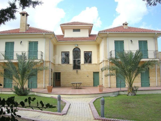 Girne /Catalköy bölgesinde  Yeşilliklerin içerisinde Bahcesi buyuk Villa