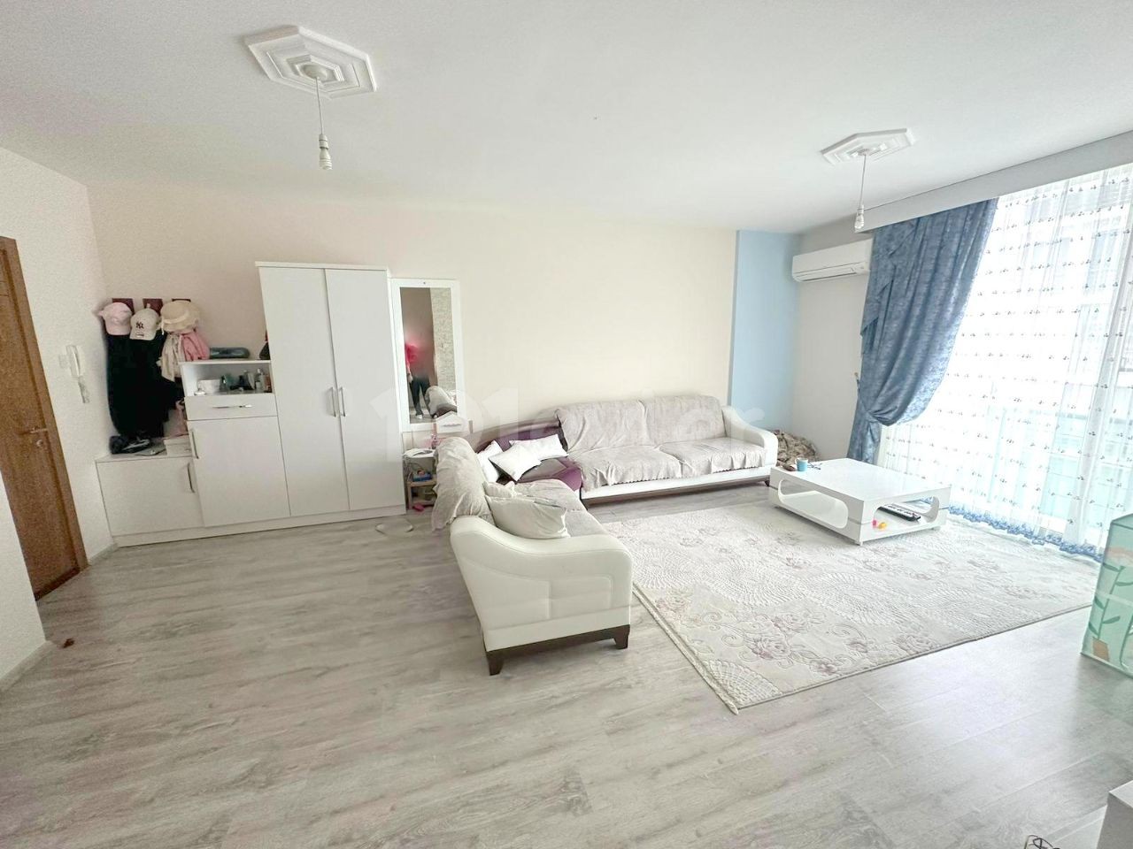 Girne Merkezde Havuzlu Site İçinde 2+1 Daire