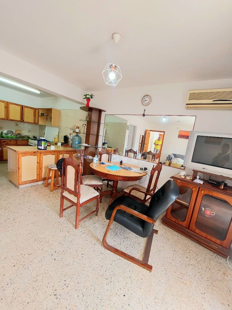 2+1 FLAT FOR SALE IN CENTER OF KYRENIA, 100M² ,   65,000 POUNDS  