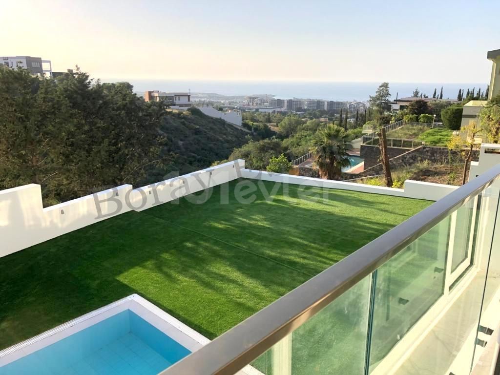 In der prestigeträchtigsten Gegend von Kyrenia Center, luxuriöse Villa mit Triplex-Pool mit herrlichem Berg- und Meerblick!