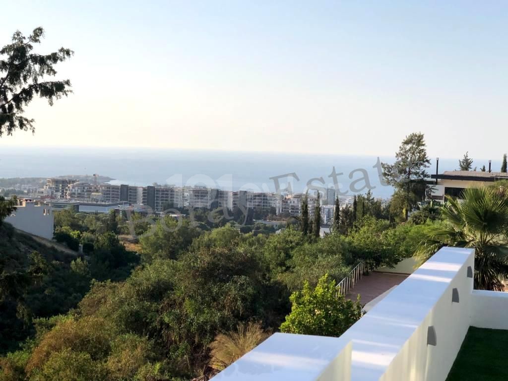 In der prestigeträchtigsten Gegend von Kyrenia Center, luxuriöse Villa mit Triplex-Pool mit herrlichem Berg- und Meerblick!