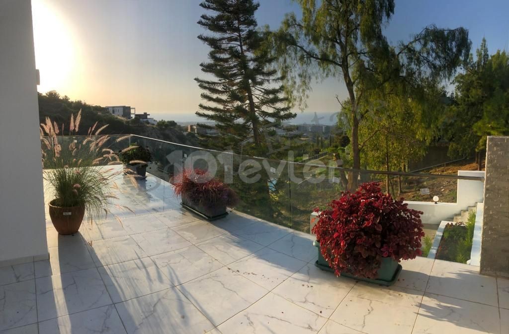 In the most prestigious area of Kyrenia Center, Luxurious villa with Triplex pool with magnificent mountain and sea views!