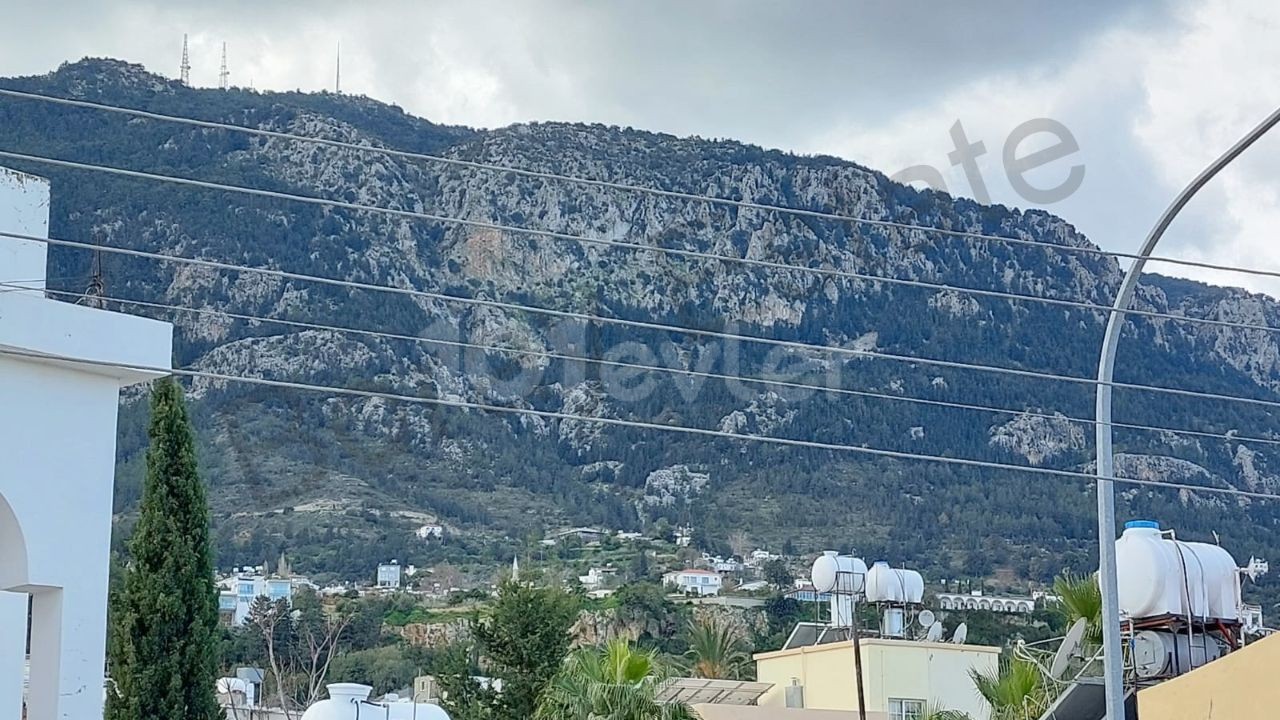 Girne Laptada geniş 2 yatak Odalı bahceli daire