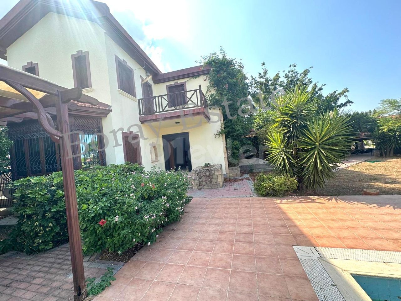 Girne nin incisi Bellapais bölgesinde  3+1 müstalik villa