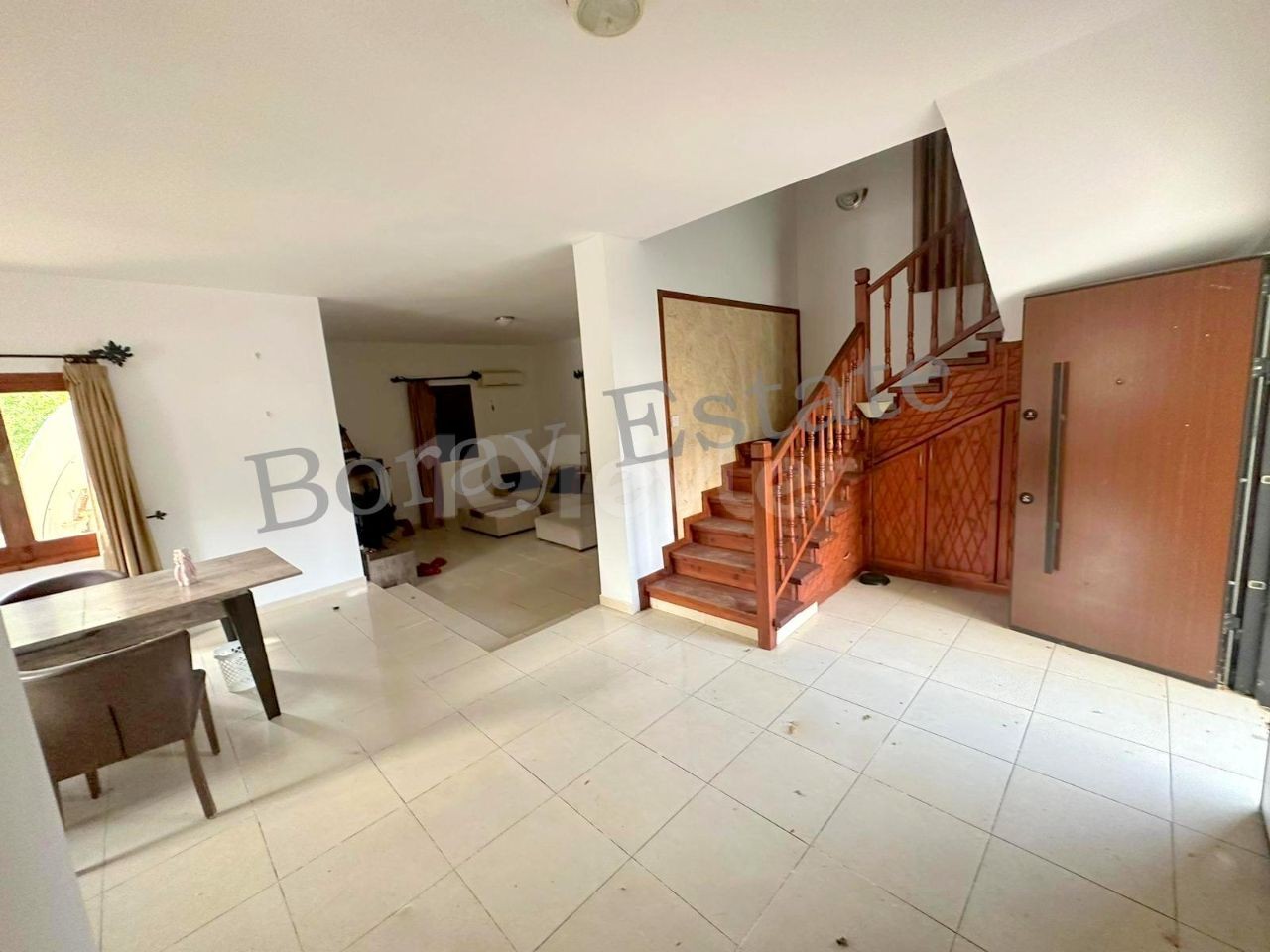 Girne nin incisi Bellapais bölgesinde  3+1 müstalik villa