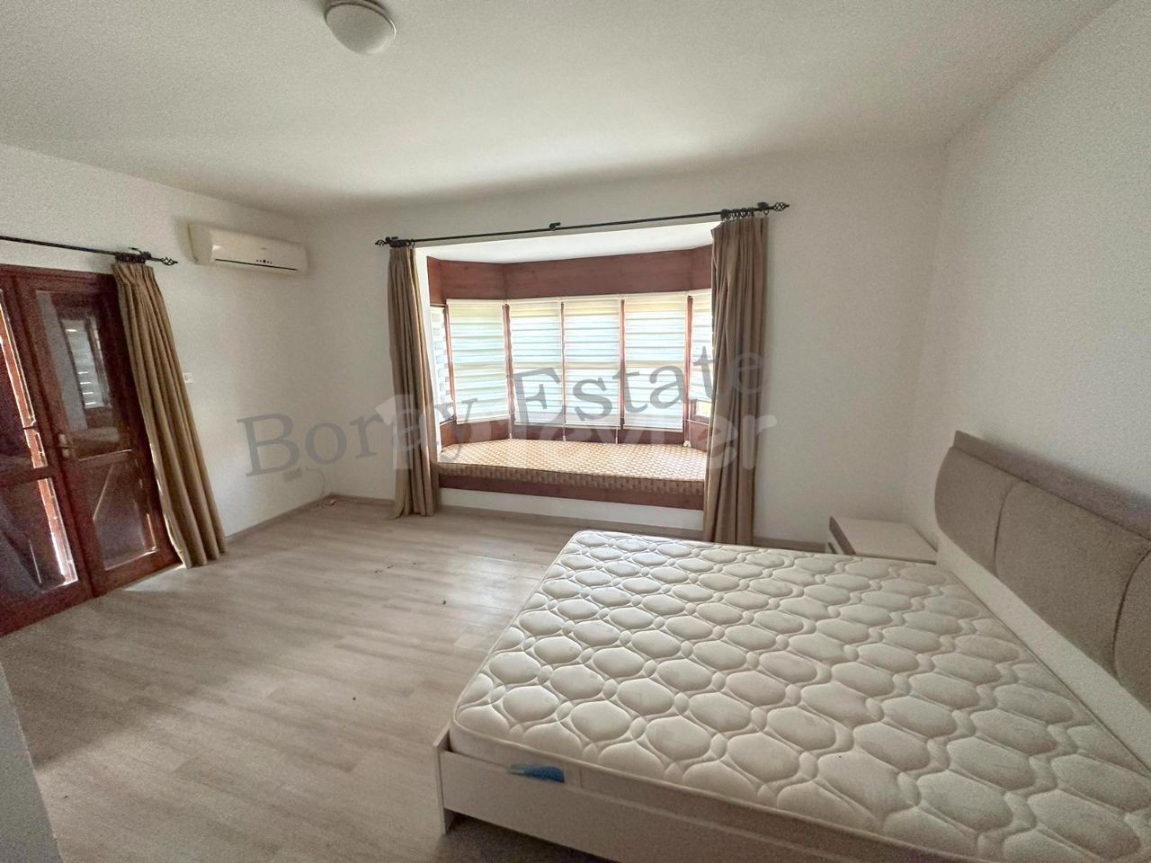 Girne nin incisi Bellapais bölgesinde  3+1 müstalik villa