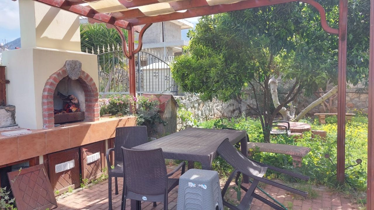 Villa mit 3 Schlafzimmern zum Verkauf in Girne Bellapais mit eigenem Pool und Garten