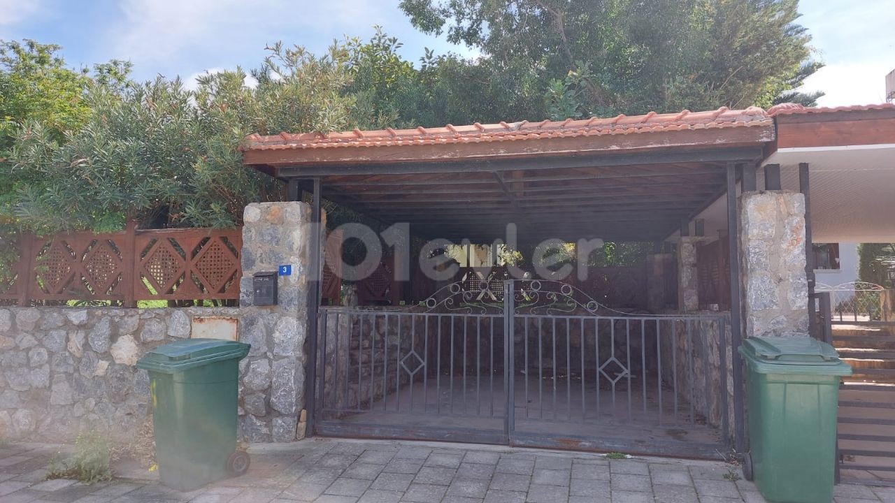 Villa mit 3 Schlafzimmern zum Verkauf in Girne Bellapais mit eigenem Pool und Garten