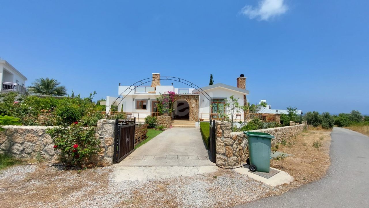 Cyprus house with large garden in Girne Karşıyaka