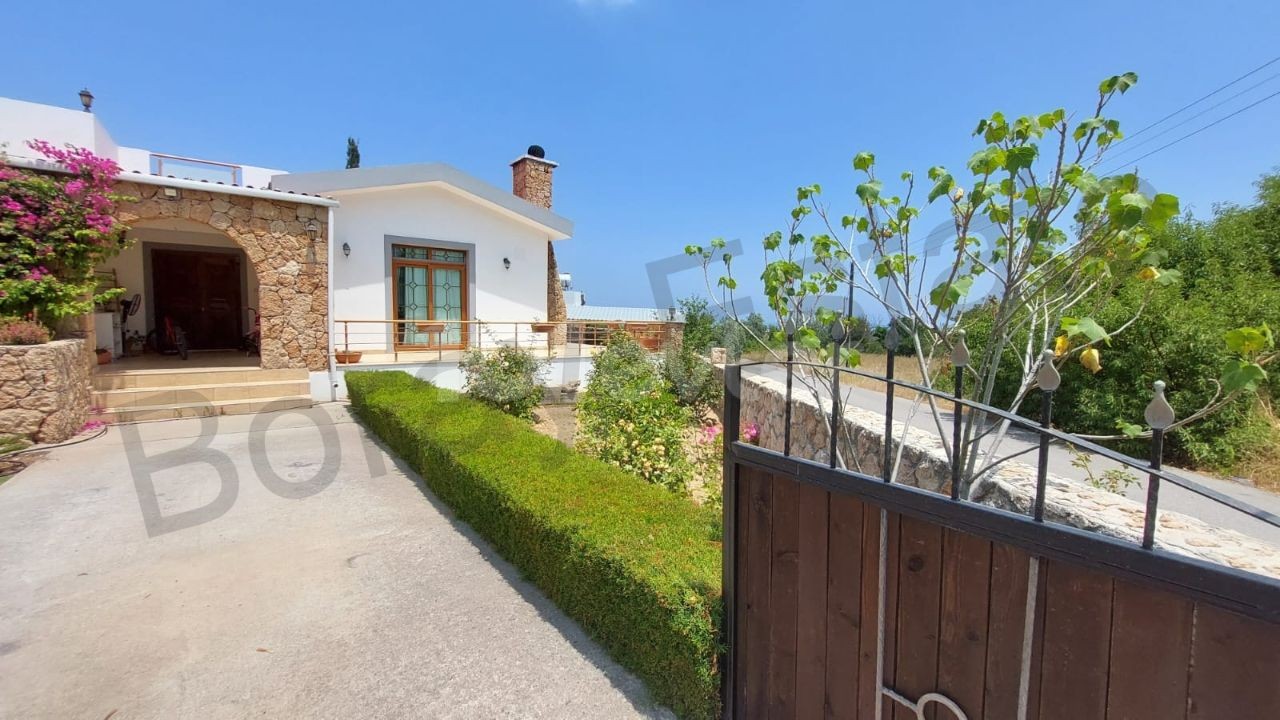 3+1 detached villa for sale in Girne Karsiyaka area