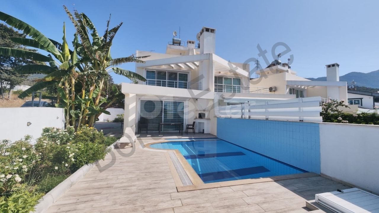 Girne /Alsancak bölgesinde mustakil satılık villa