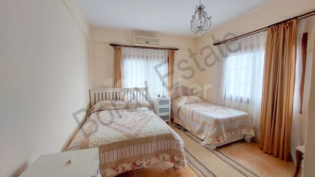 Girne Cıklos bölgesinde 1 dönüm 1 evlek 1475 ay2 arazi içinde (1810 m2) müstakil ev