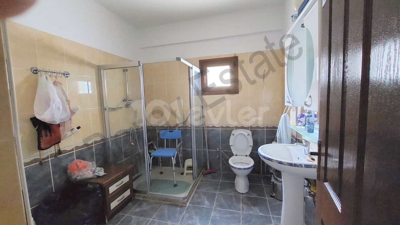 Girne Cıklos bölgesinde 1 dönüm 1 evlek 1475 ay2 arazi içinde (1810 m2) müstakil ev