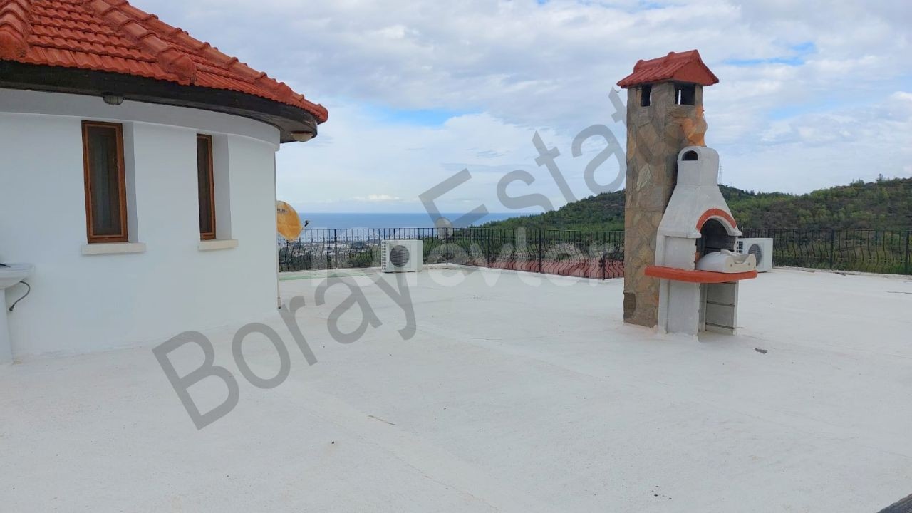 Detached house on 1 decare, 1 evlek, 1475 square meters of land (1810 m2) in Kyrenia Cıklos region