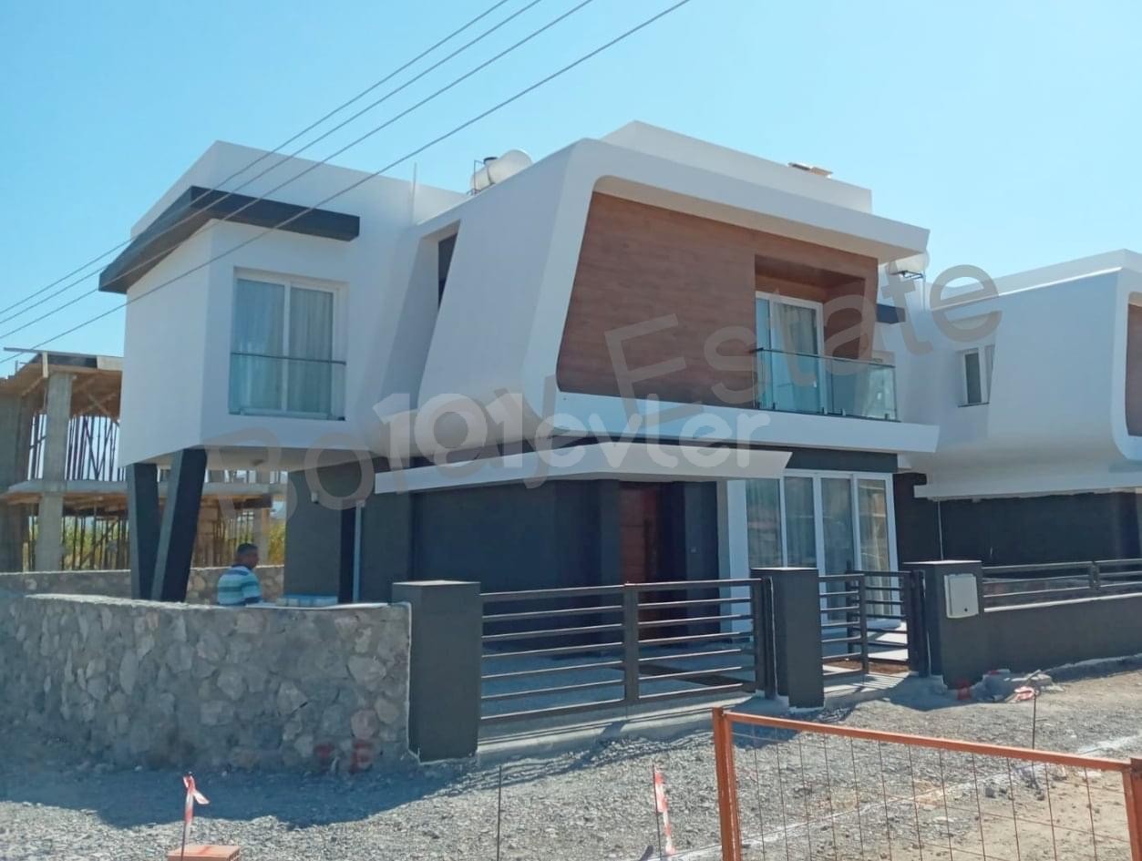 3+1 villas for sale in Kyrenia-Karsiyaka, 300m from the sea