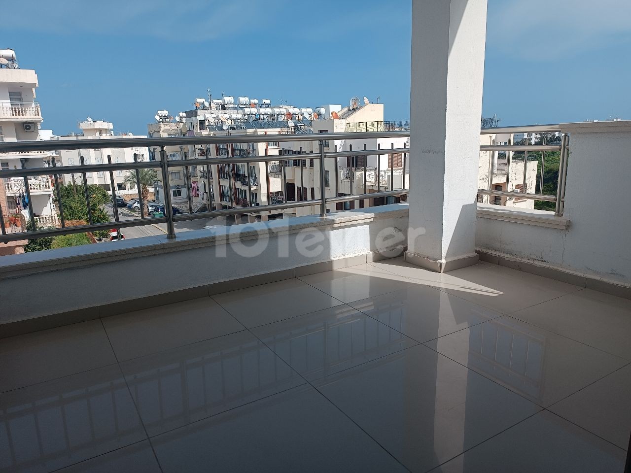 Spacious 3-bedroom apartment near the sea in the center of Kyrenia