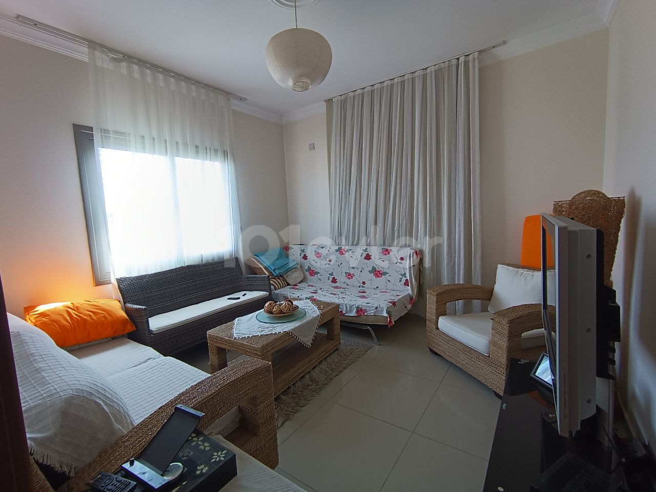 Spacious 3-bedroom apartment near the sea in the center of Kyrenia