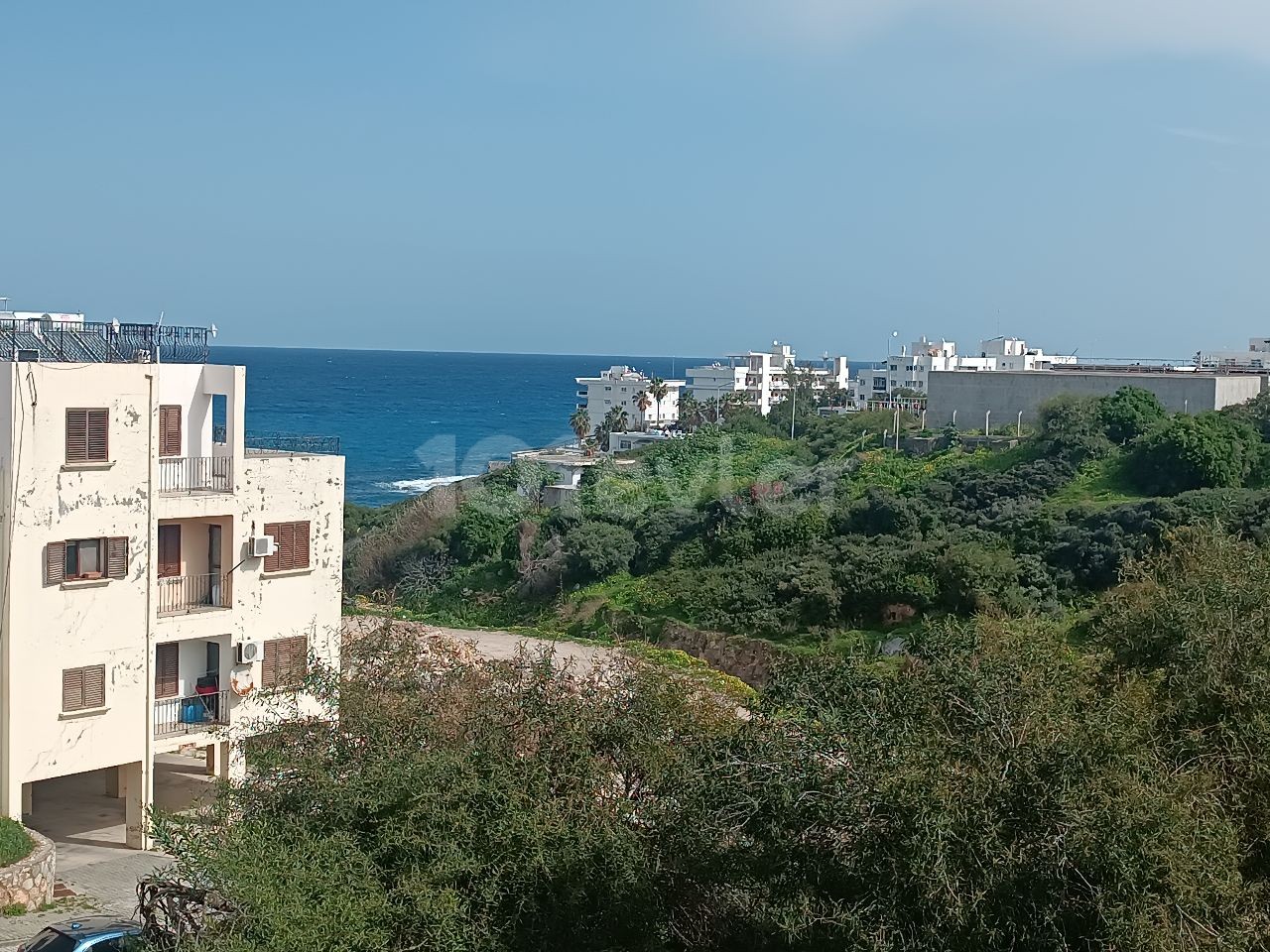 Spacious 3-bedroom apartment near the sea in the center of Kyrenia