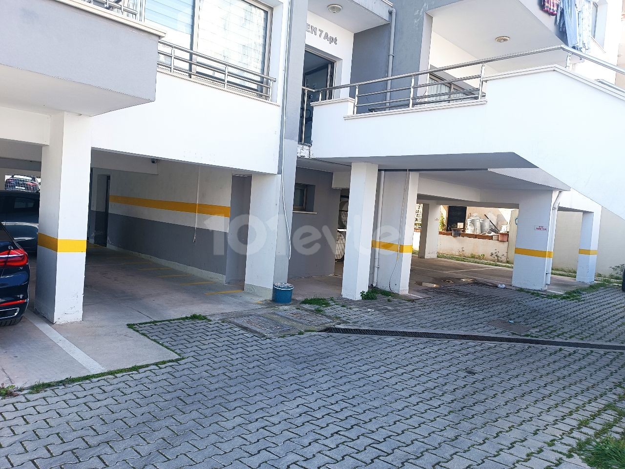 Geräumiges Apartment mit 3 Schlafzimmern in Meeresnähe im Zentrum von Kyrenia