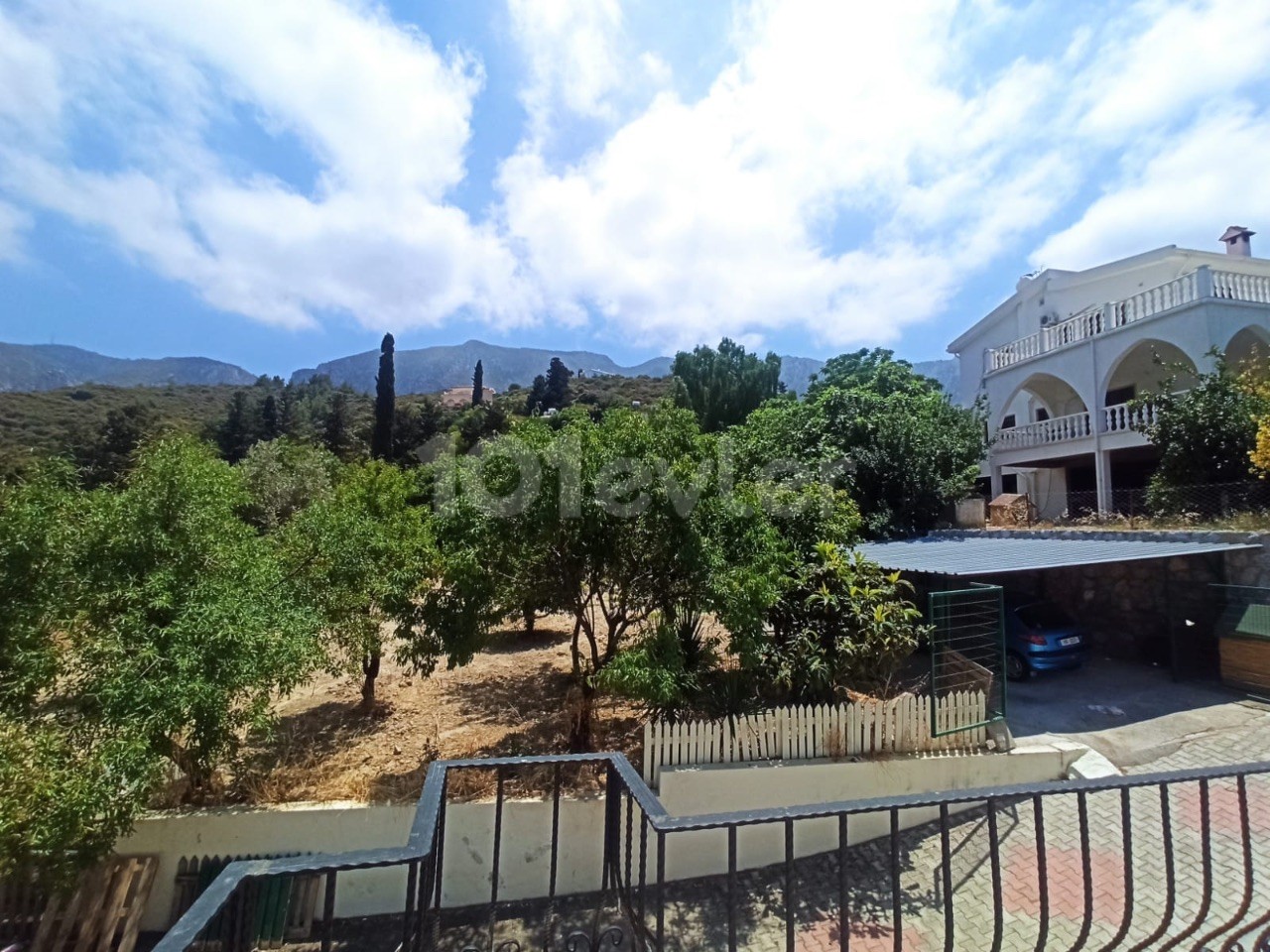 5 Schlafzimmer Villa zum Verkauf in Kyrenia Edremit ** 