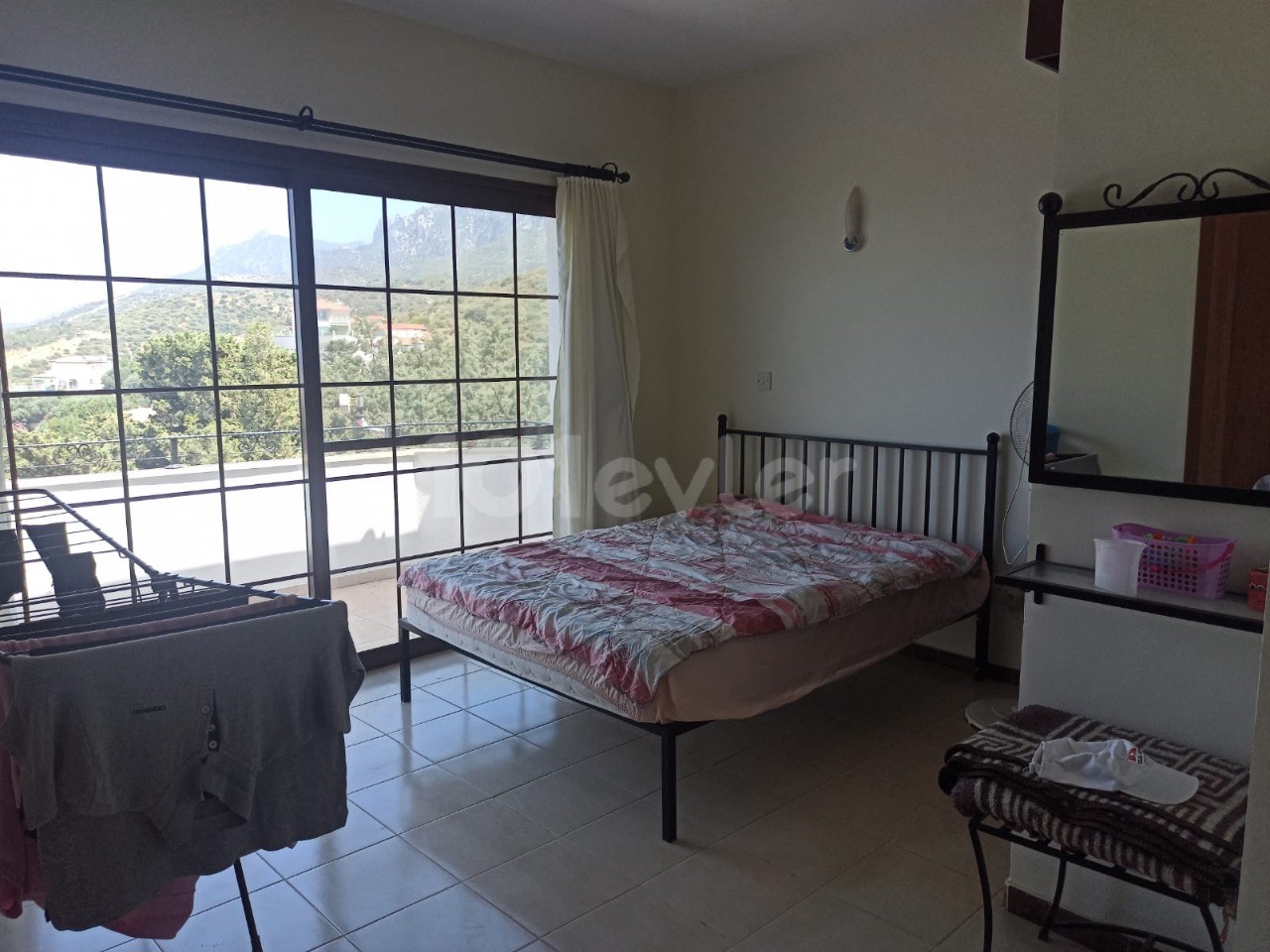 5 Schlafzimmer Villa zum Verkauf in Kyrenia Edremit ** 